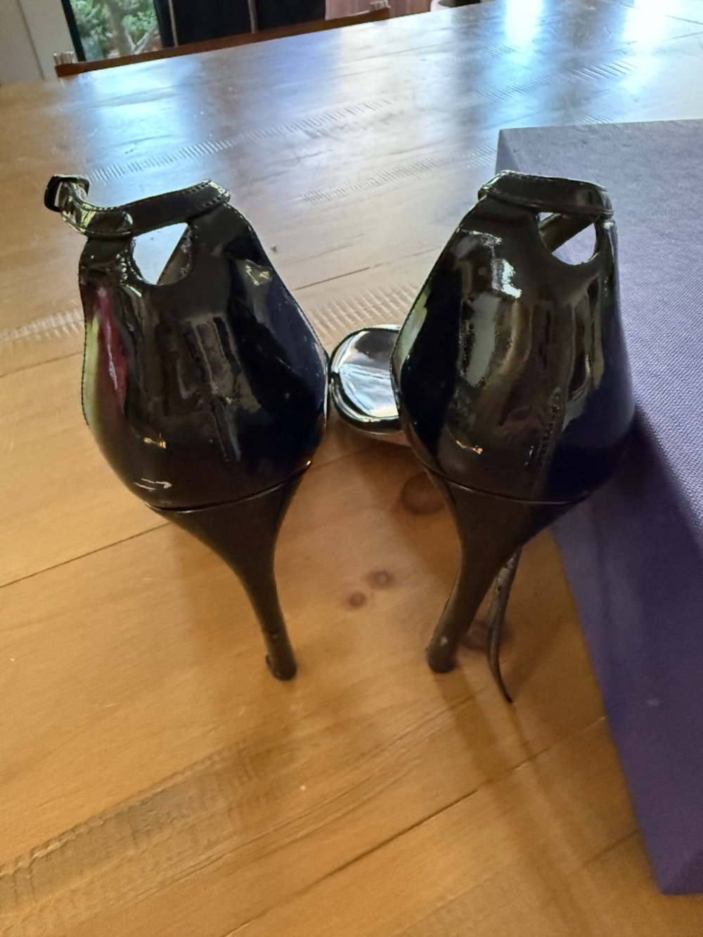 Stuart Weitzman - Picture 8 of 13